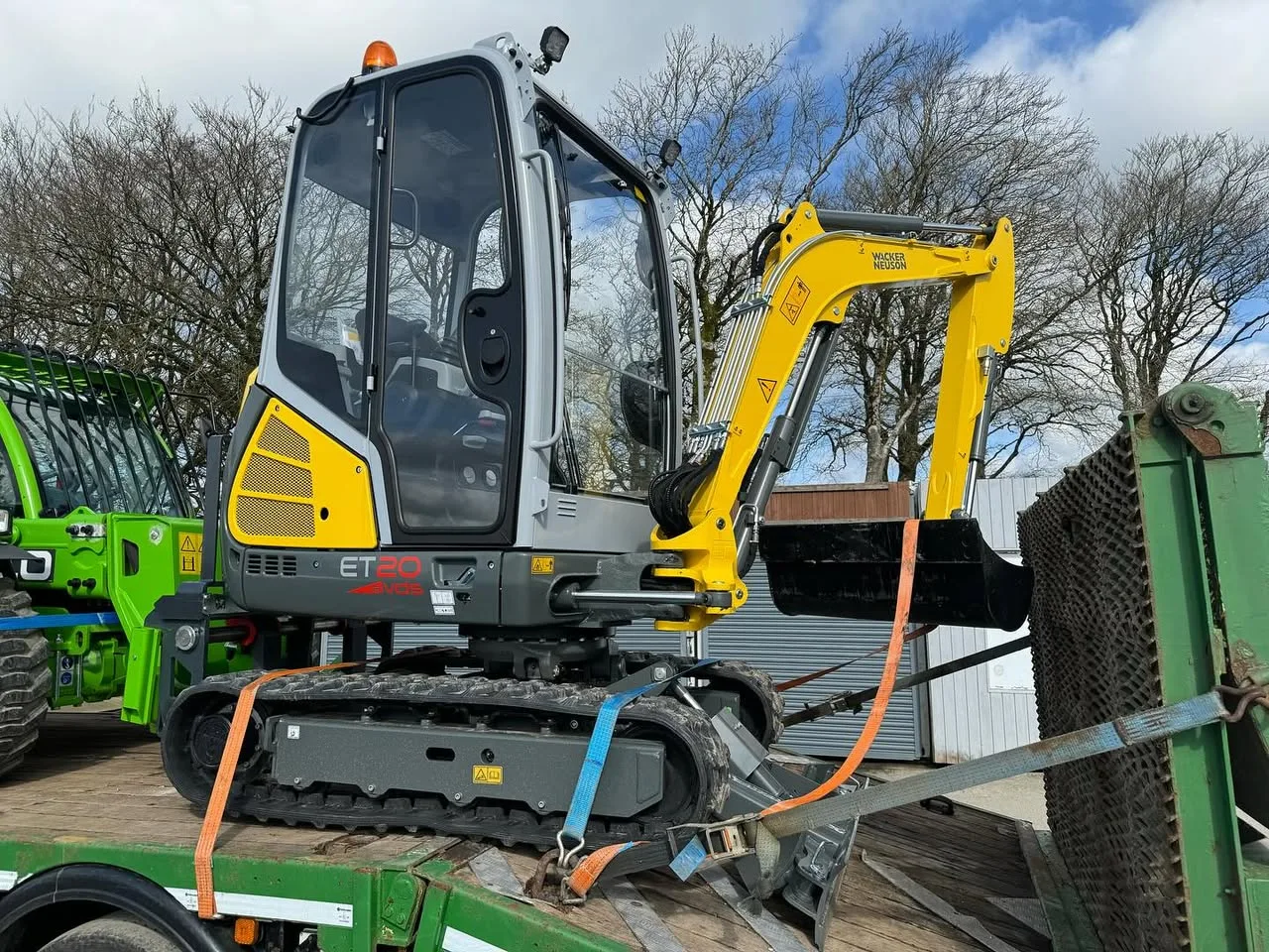 469063134_18048929354093764_822967735363727255_n Mini Digger – 2 Ton