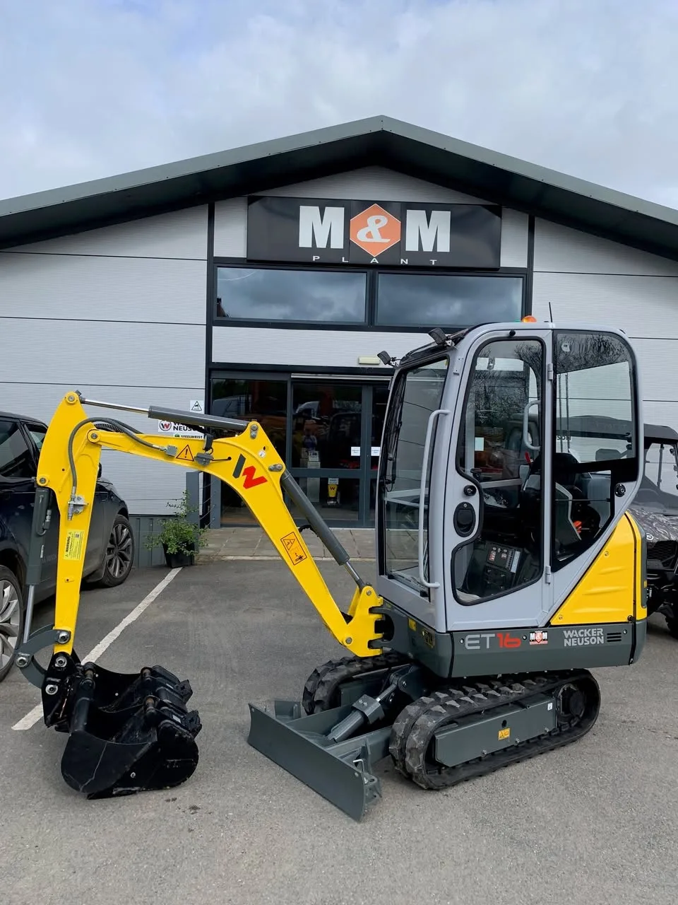 486063712_1387663132204846_3653140731429408712_n Mini Digger – 1.6 Ton
