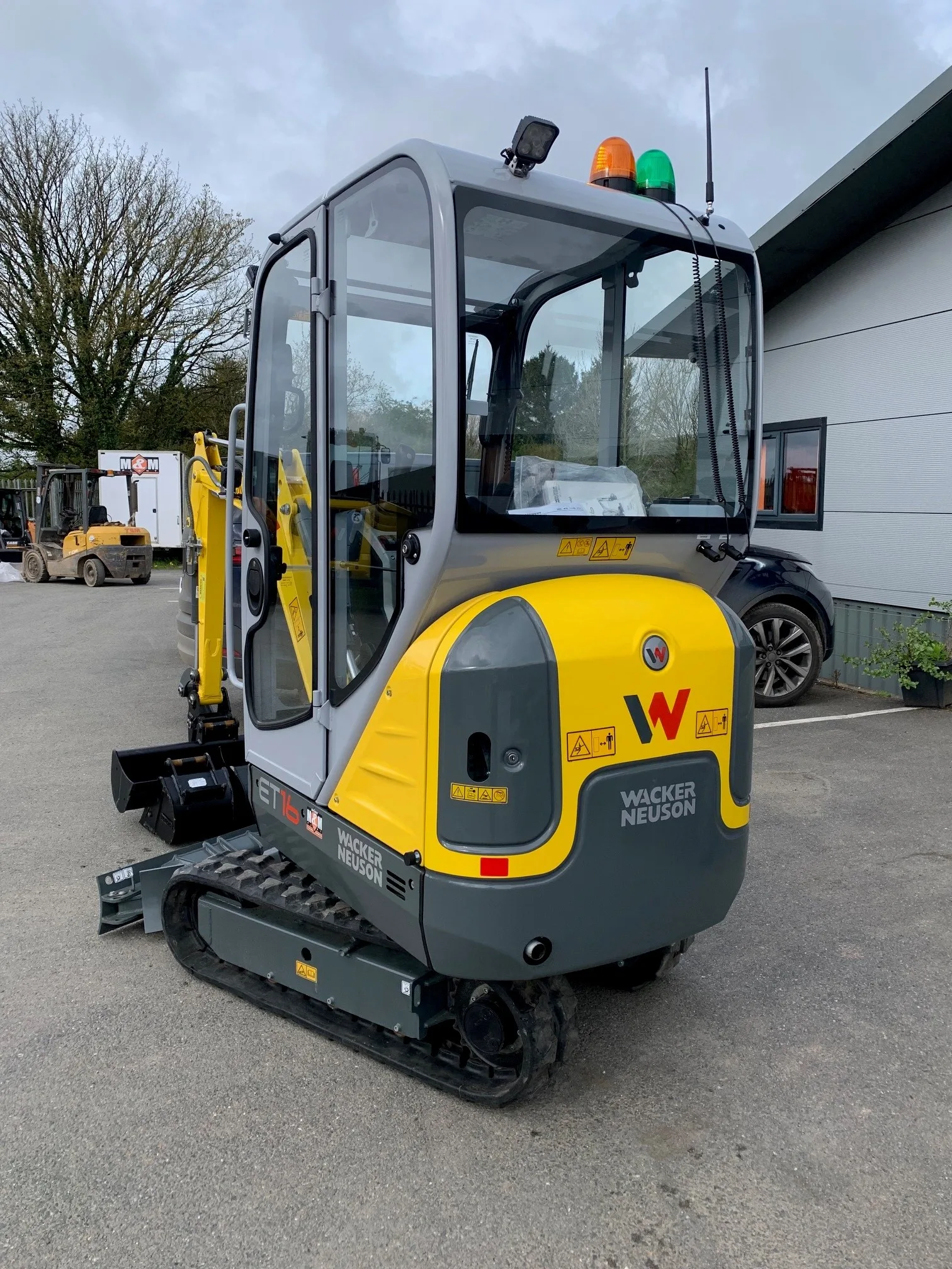 486118523_1387663162204843_3523708856575453979_n Mini Digger – 1.6 Ton
